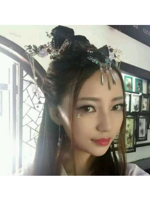 小景(中國內地女歌手,萌萌噠天團成員) 小景(中國內地女歌手,萌萌噠天團成員)