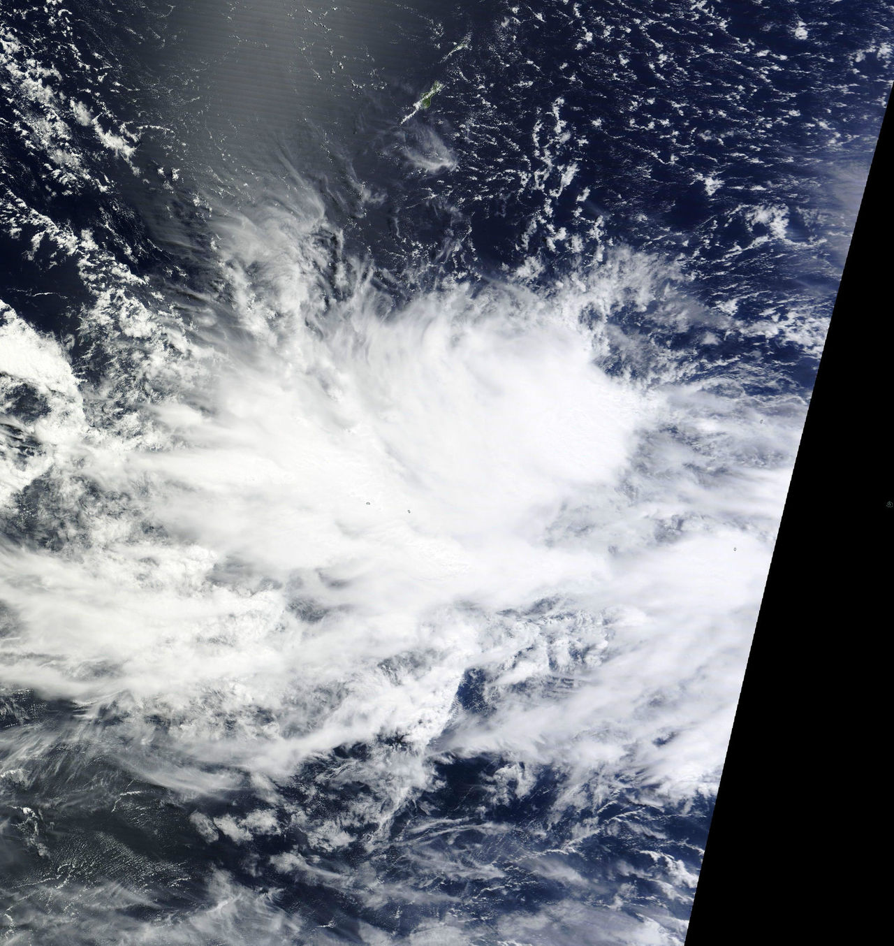 熱帶低壓    衛星雲圖