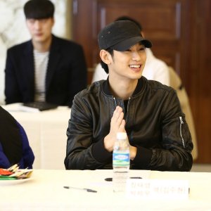 real(韓國2017年金秀賢主演的驚悚動作電影) real(韓國2017年金秀賢主演的驚悚動作電影)