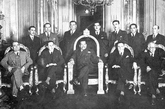 阿吉雷·塞爾達總統和他的內閣成員