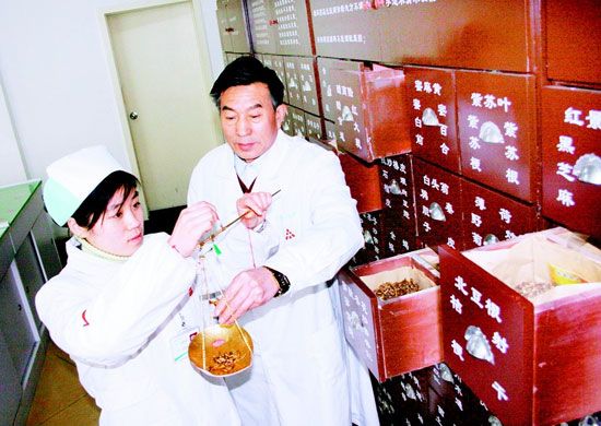 劉立華(重慶市萬州區中醫院主任中醫師) 劉立華(重慶市萬州區中醫院主任中醫師)