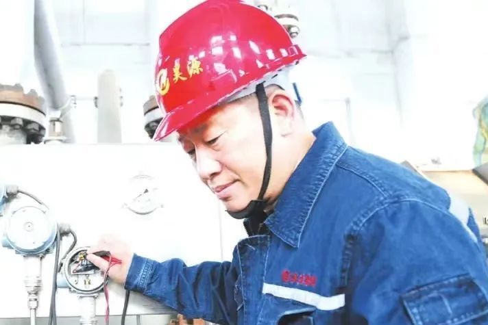 陳大偉(第十四屆全國人大代表,安徽昊源化工集團有限公司電儀車間主任) 陳大偉(第十四屆全國人大代表,安徽昊源化工集團有限公司電儀車間主任)