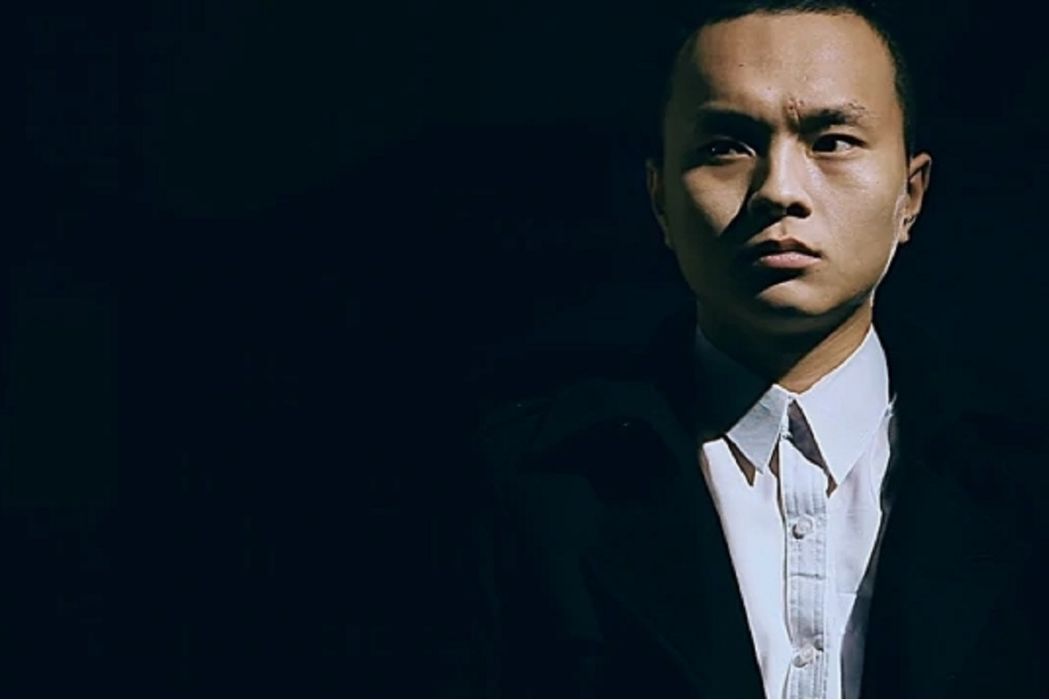 潛藏深淵 潛藏深淵