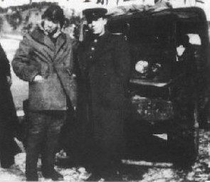胡奇才(左)與蘇聯紅軍軍官