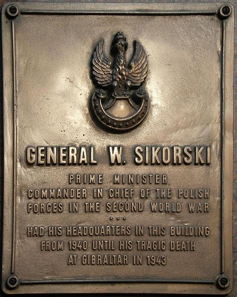 西科爾斯基的紀念牌匾