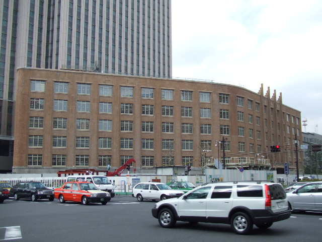 改造中的原文部省大樓（2007年4月）