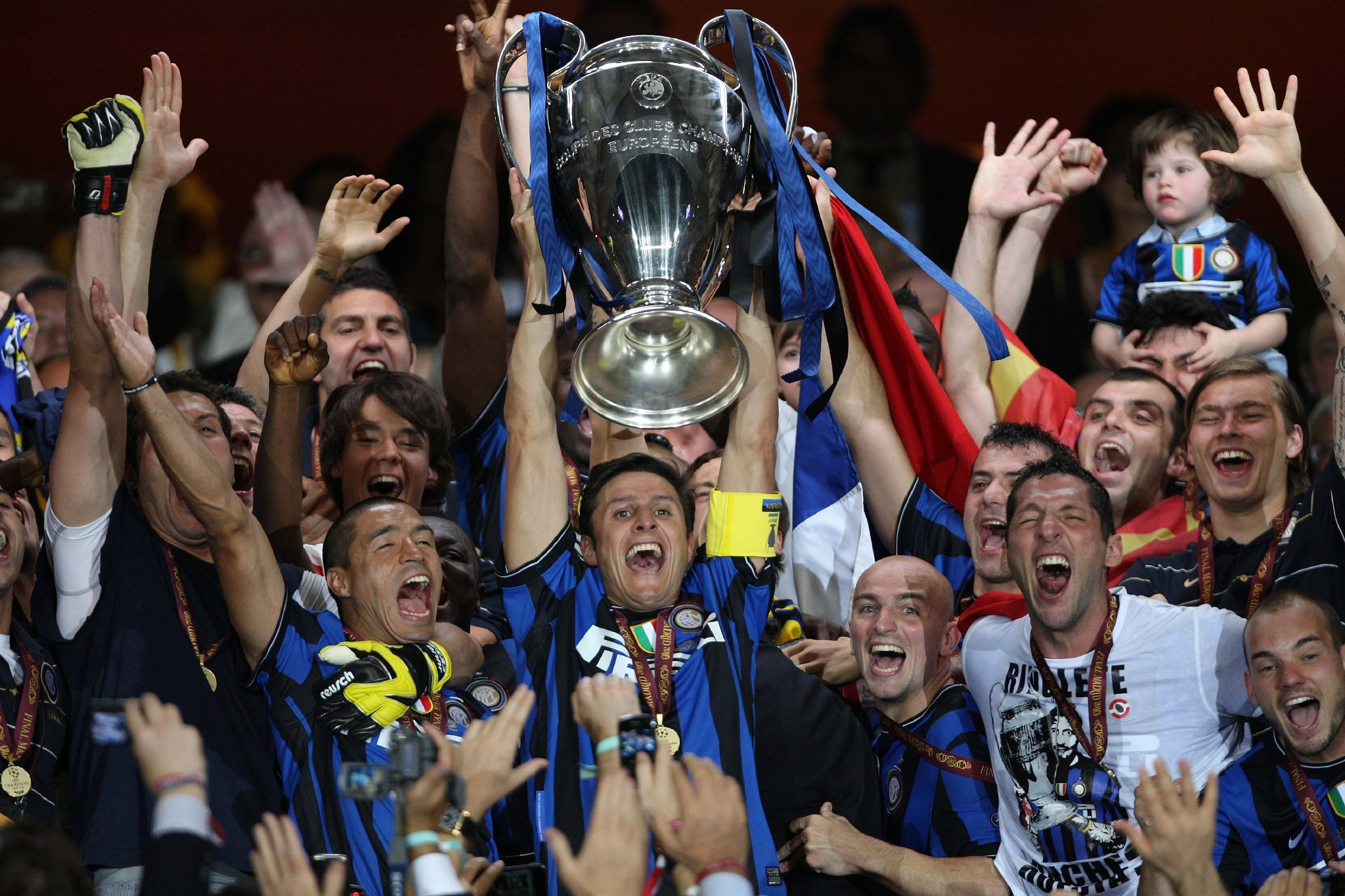 2010年，國際米蘭時隔45年再奪歐冠冠軍