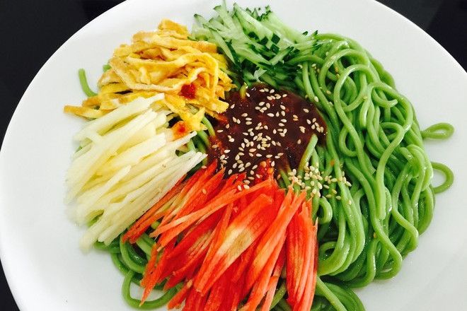 五彩菠菜面
