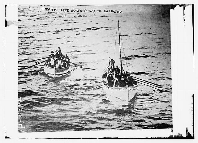 卡帕西亞號船員拍攝的倖存者的救生艇
