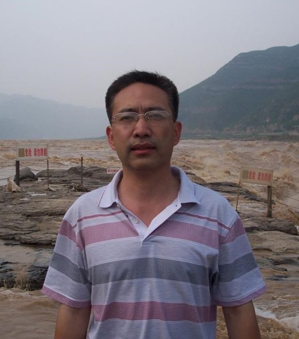 劉曉軍(中國石油大學勝利學院高級實驗師) 劉曉軍(中國石油大學勝利學院高級實驗師)