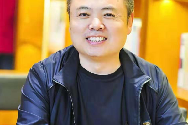 李宏偉(河南藍翎環科防水材料有限公司董事長) 李宏偉(河南藍翎環科防水材料有限公司董事長)