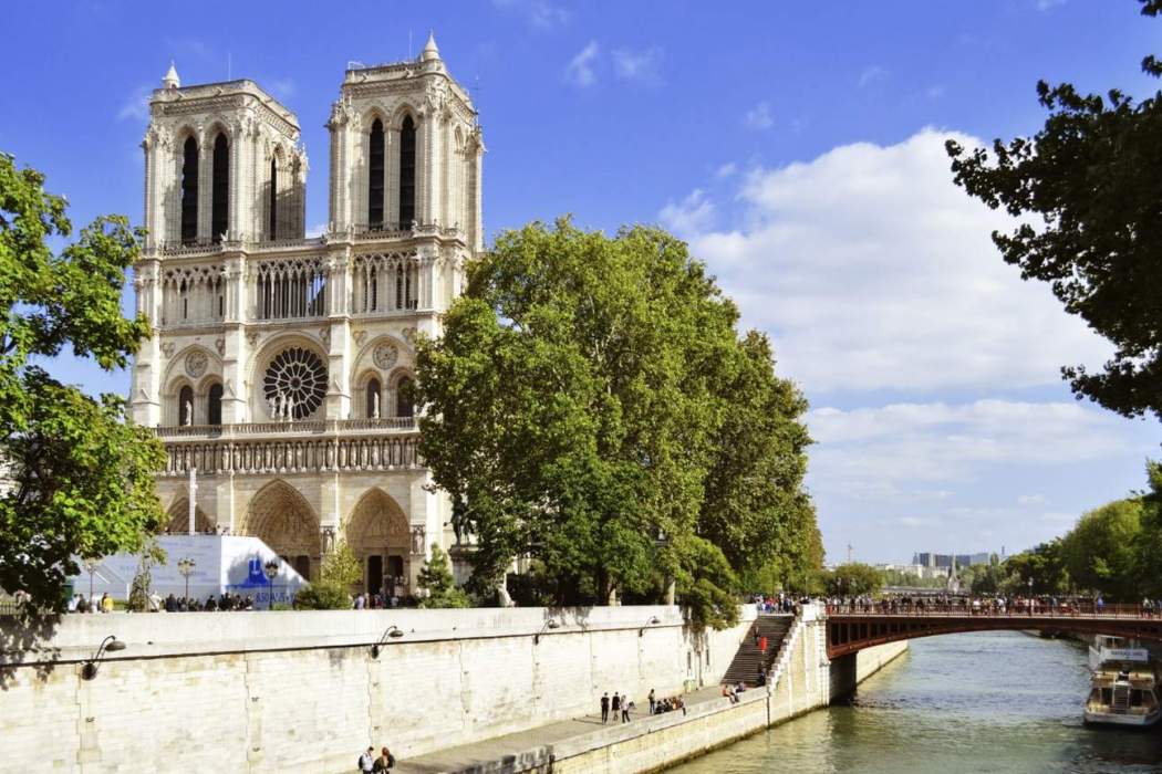Studio with Views of Notre-Dame Studio with Views of Notre-Dame