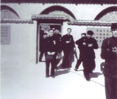 1956年莊世平和香港同胞應邀到延安參觀學習
