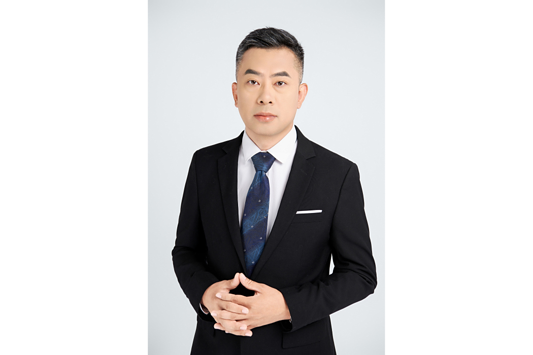 姜軍(極氪智慧型科技公司副總裁、智慧型座艙負責人、電子電氣架構負責人) 姜軍(極氪智慧型科技公司副總裁、智慧型座艙負責人、電子電氣架構負責人)