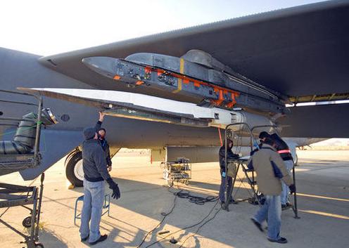 B-52攜帶的X-51高速飛行器