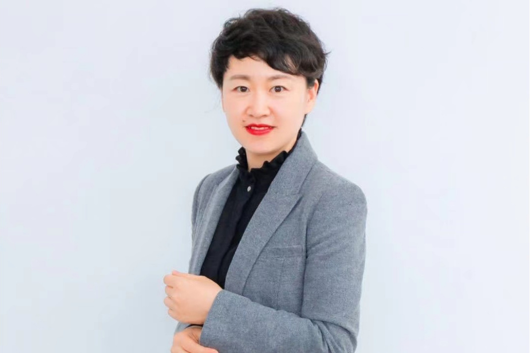 依莉莉 依莉莉