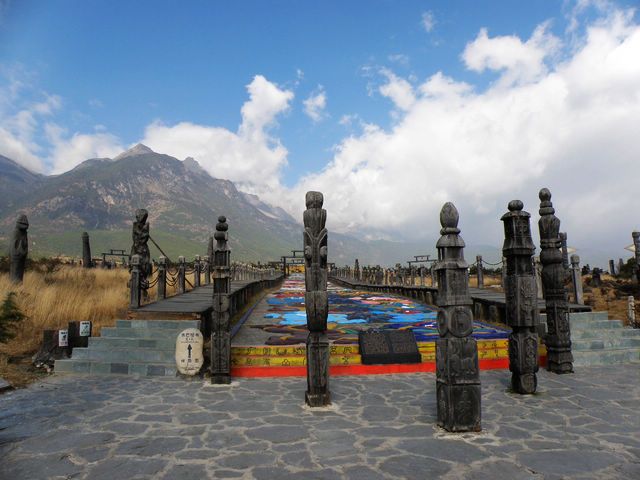 東巴萬神園(萬神園) 東巴萬神園(萬神園)