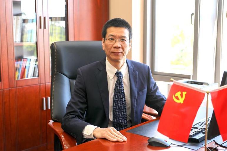 鄧建平(廈門國家會計學院黨委委員、副院長、教授) 鄧建平(廈門國家會計學院黨委委員、副院長、教授)