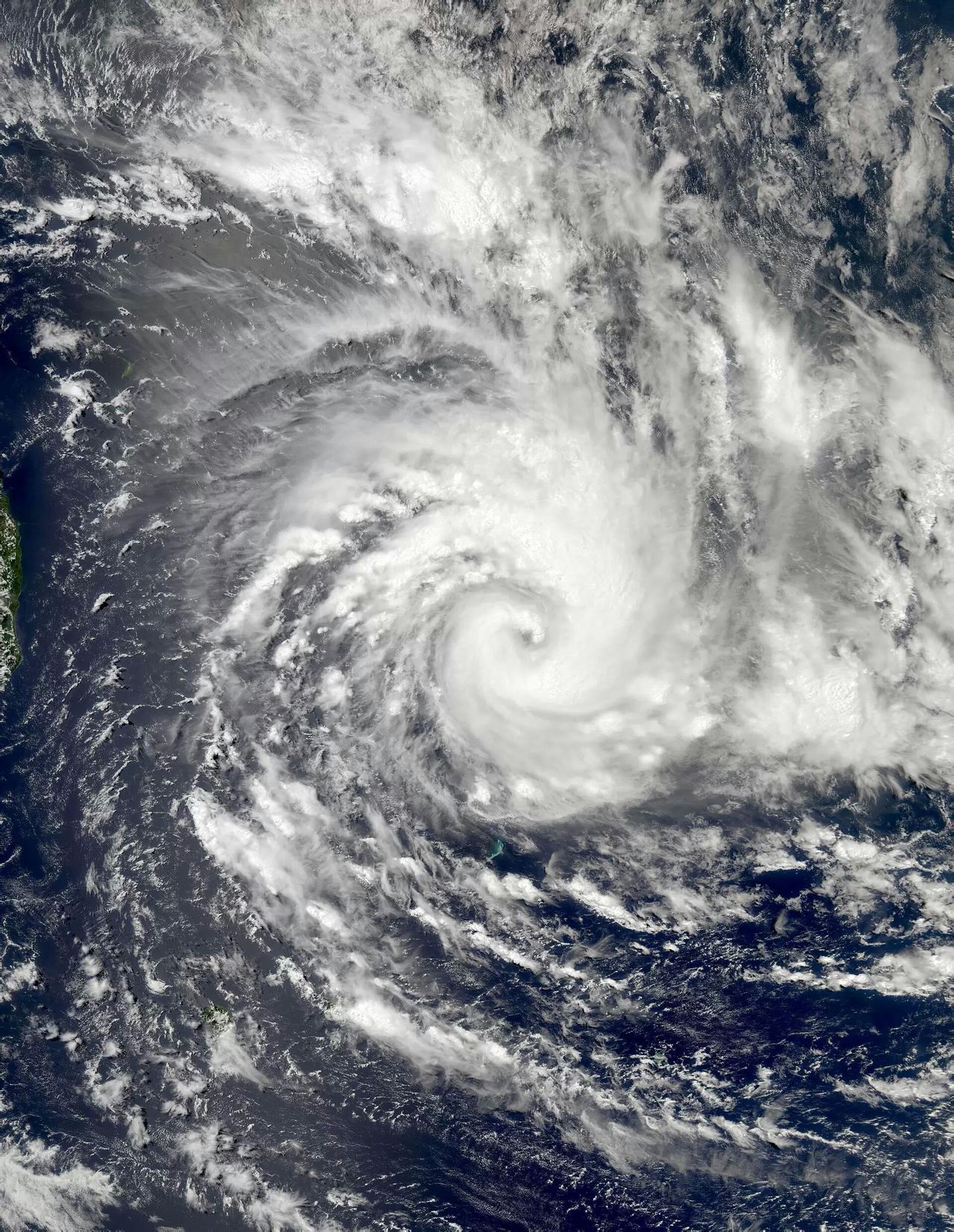 3月4日的熱帶氣旋加菲洛