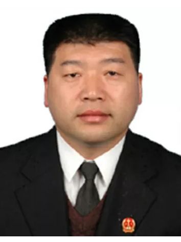 陳文強(江西省宜春市袁州區人民檢察院黨組書記、檢察長、檢察委員會委員、檢察員、四級高級檢察官) 陳文強(江西省宜春市袁州區人民檢察院黨組書記、檢察長、檢察委員會委員、檢察員、四級高級檢察官)
