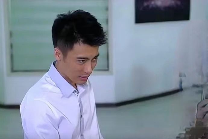 康健(都市情感劇《第22條婚規》中的角色) 康健(都市情感劇《第22條婚規》中的角色)