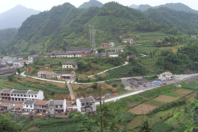 東一村(浙江省寧波市奉化區岳林街道下轄村) 東一村(浙江省寧波市奉化區岳林街道下轄村)