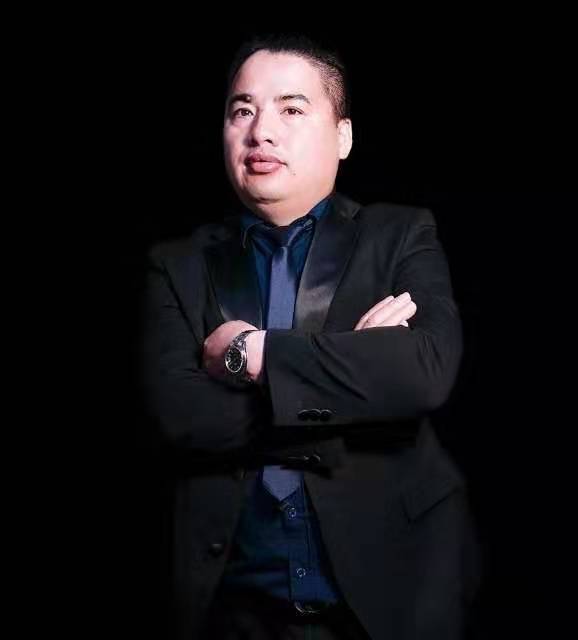 劉國輝(世界廚皇美食聯合會英國區藝術長) 劉國輝(世界廚皇美食聯合會英國區藝術長)