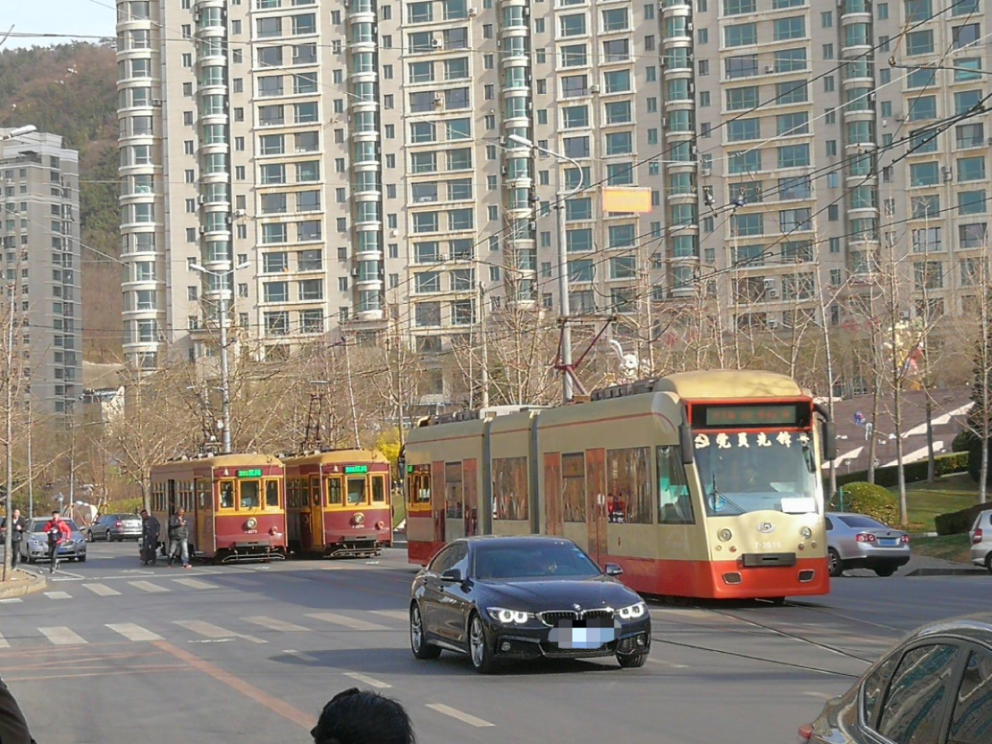 華樂廣場站接駁電車，拍攝於2018年4月