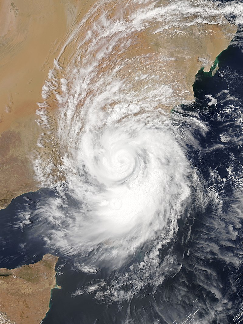 特強氣旋風暴梅庫納 衛星雲圖