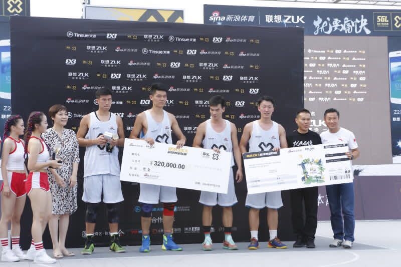 華僑大學隊在總冠軍頒獎儀式上