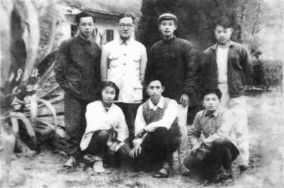 鄭樹雄（後排左起第二）在華南農學院工作