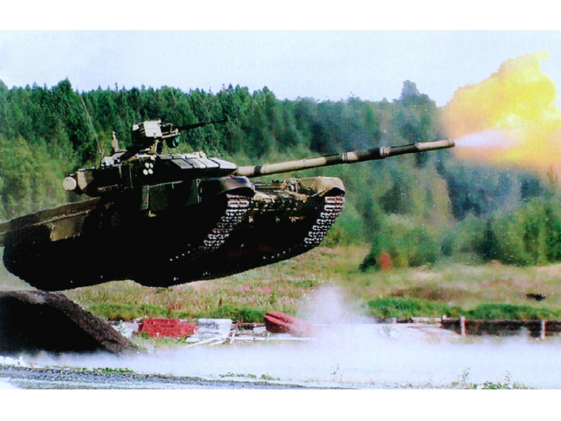 T-90主戰坦克在演習中