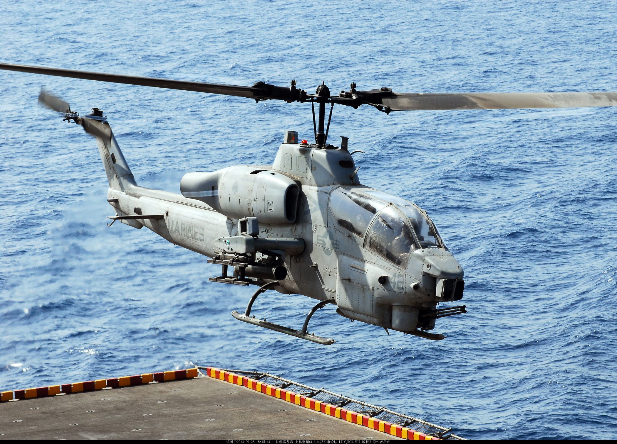 AH-1W“超級眼鏡蛇”