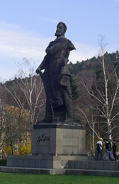 赫里斯托·波特夫紀念雕像