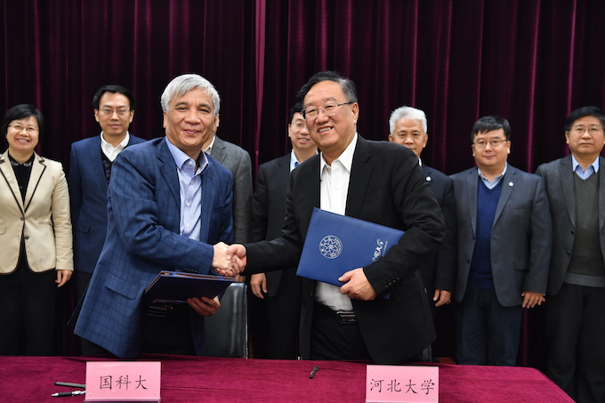河北大學校長與中國科學院大學校長代表雙方簽訂戰略合作協定