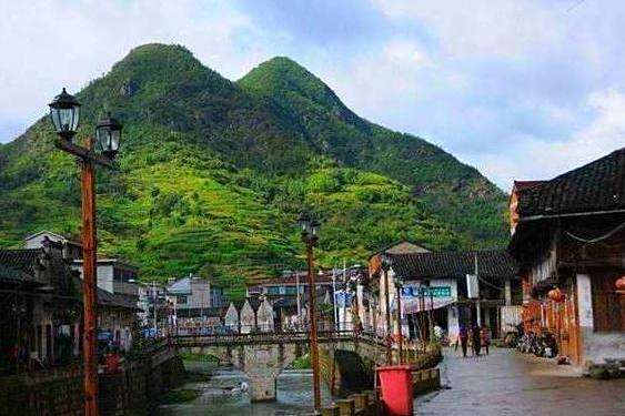 大嶺頭村(浙江省金華市磐安縣盤峰鄉下轄村) 大嶺頭村(浙江省金華市磐安縣盤峰鄉下轄村)
