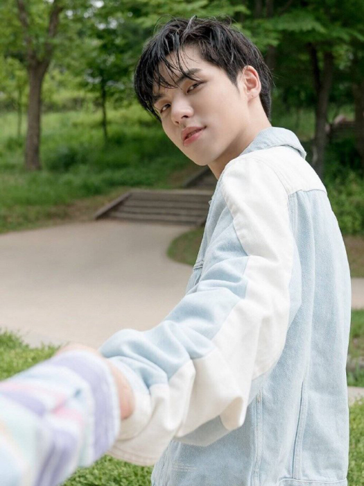 李炳坤(韓國男歌手、CIX成員) 李炳坤(韓國男歌手、CIX成員)