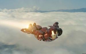 鋼鐵俠穿噴氣靴在空中飛翔