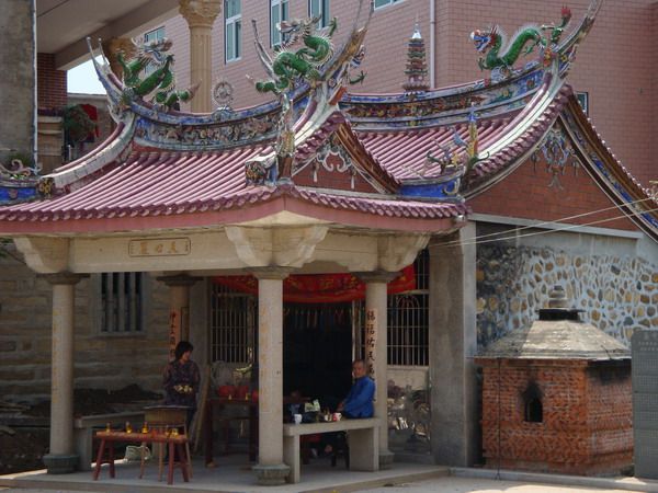 勞光村(福建南安縣水頭鎮下轄村) 勞光村(福建南安縣水頭鎮下轄村)