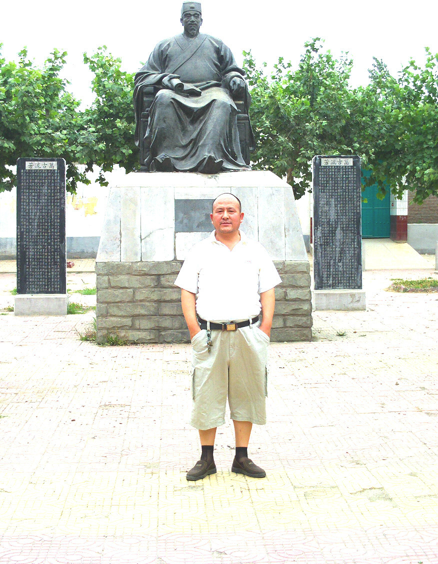 作家劉文韜在樊騰鳳文化廣場