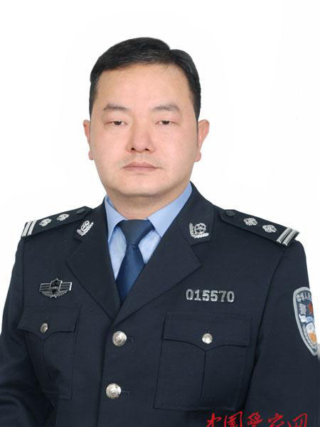 彭文輝(昆明公安局西山分局棕樹營派出所民警) 彭文輝(昆明公安局西山分局棕樹營派出所民警)