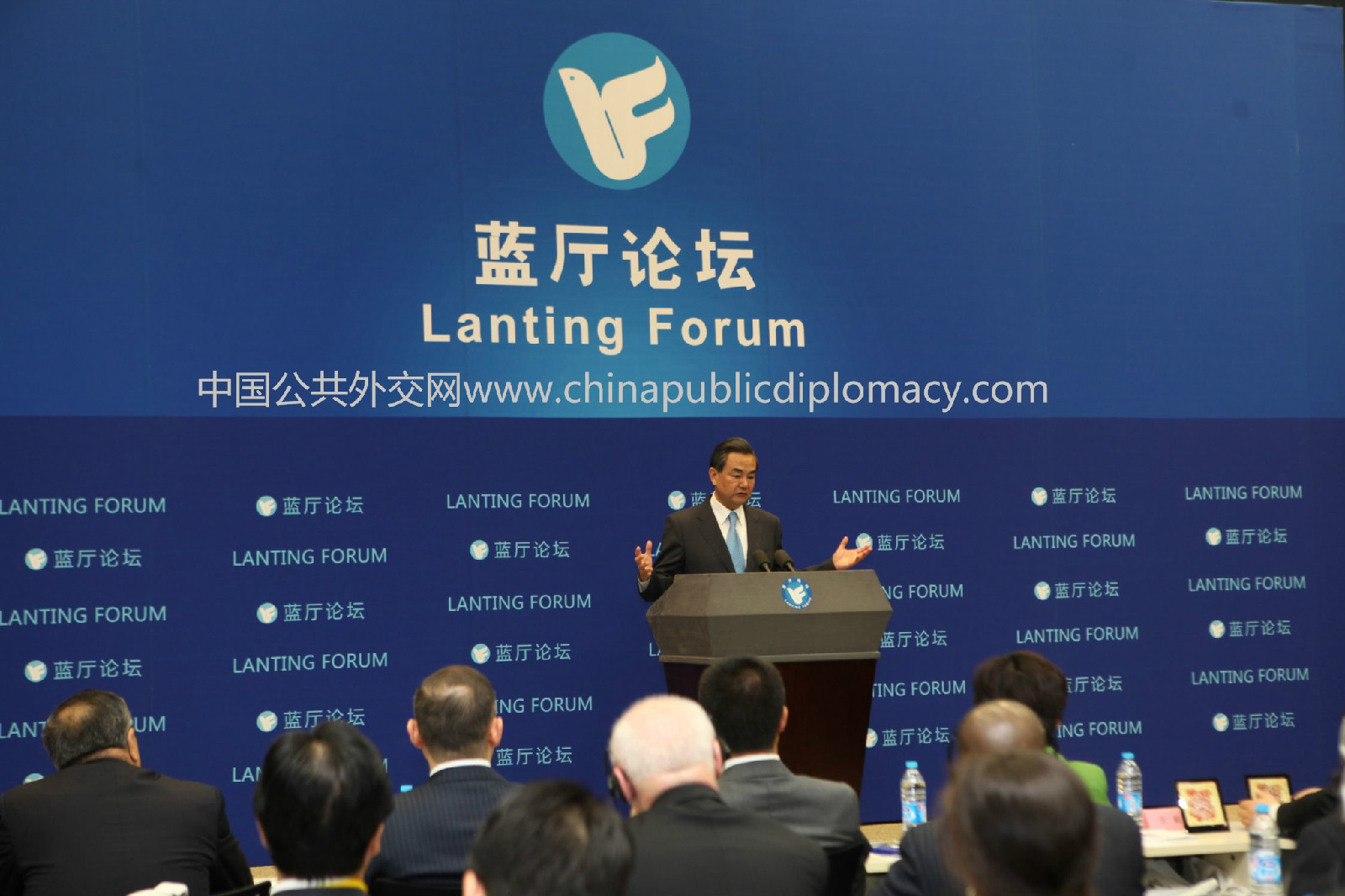 外交部長王毅在藍廳論壇講話