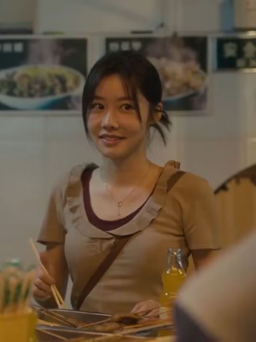 艾琳(電視劇《追光的日子》中的女配角) 艾琳(電視劇《追光的日子》中的女配角)