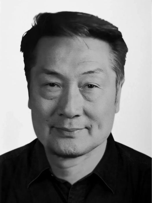 謝永旺(中國作家協會原黨組成員,文藝報社原主編) 謝永旺(中國作家協會原黨組成員,文藝報社原主編)