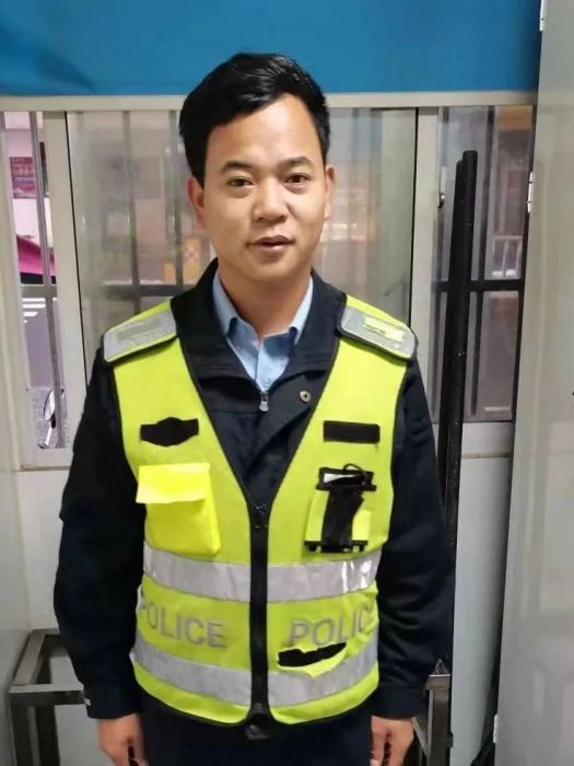 王小斌(江西省吉安市永新縣公安局特巡警大隊輔警) 王小斌(江西省吉安市永新縣公安局特巡警大隊輔警)