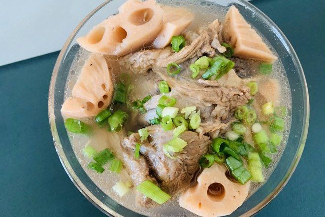棒骨藕湯 棒骨藕湯