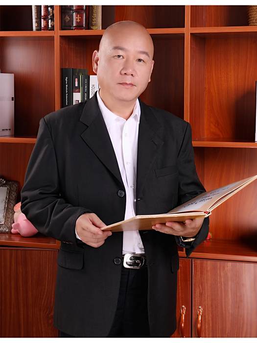 鐘平(廣東宏康經濟發展(集團)有限公司董事長) 鐘平(廣東宏康經濟發展(集團)有限公司董事長)