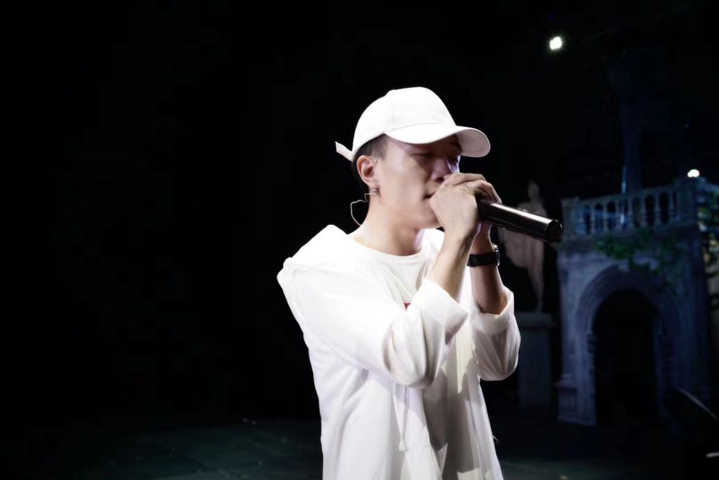 蔣鑫(開心麻花簽約演員) 蔣鑫(開心麻花簽約演員)