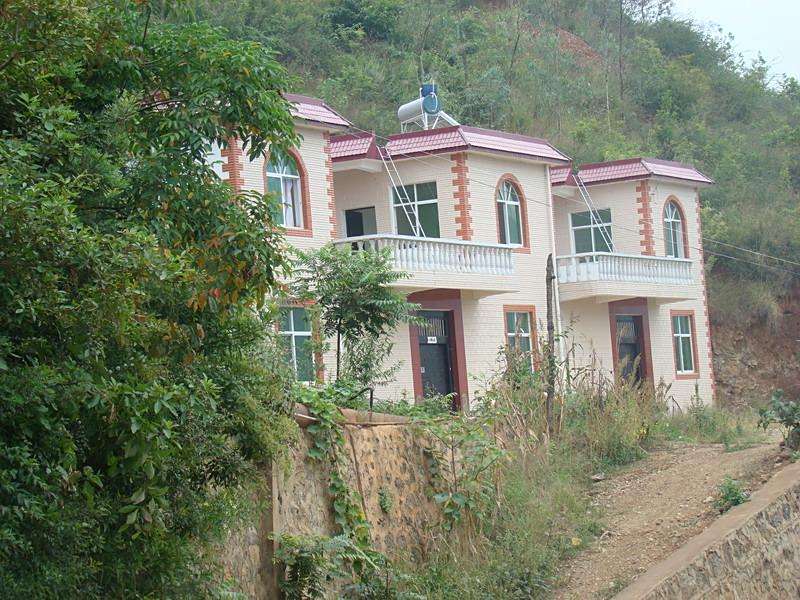 黑尼山村 黑尼山村