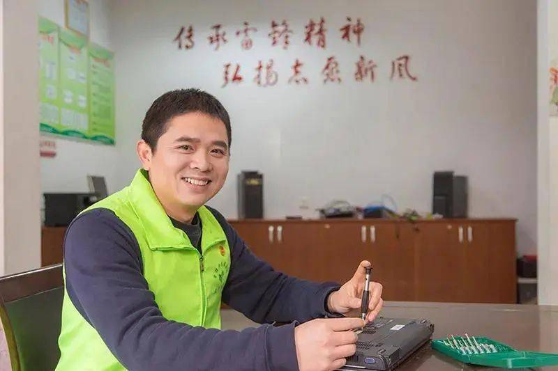 尤輝(江蘇省常州市天寧區蘭陵街道尤輝雷鋒科技服務站站長) 尤輝(江蘇省常州市天寧區蘭陵街道尤輝雷鋒科技服務站站長)